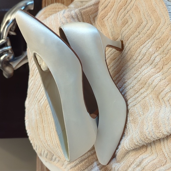 Stuart Weitzman White Slip on heel - Picture 8 of 10